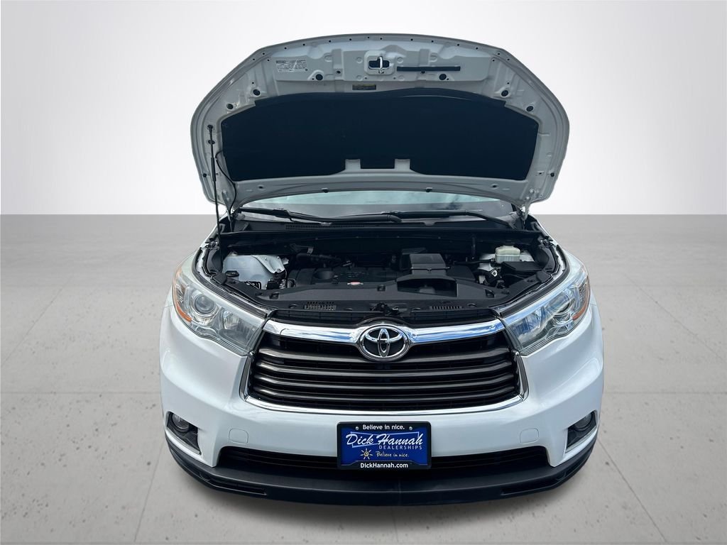 Used 2016 White Toyota LE image 4