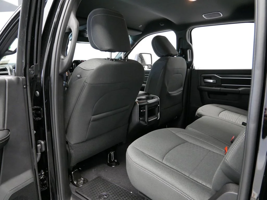 New 2026 Diamond Black Crystal Pearl-Coat Exterior Paint Ram Big Horn image 8