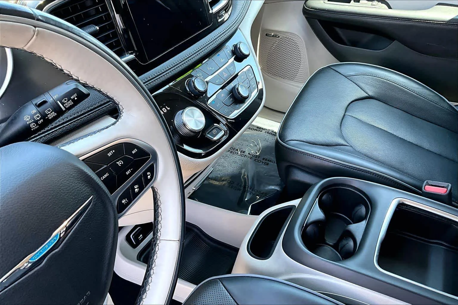 Used 2018 Brilliant Black Crystal Pearlcoat Chrysler Hybrid Limited image 15