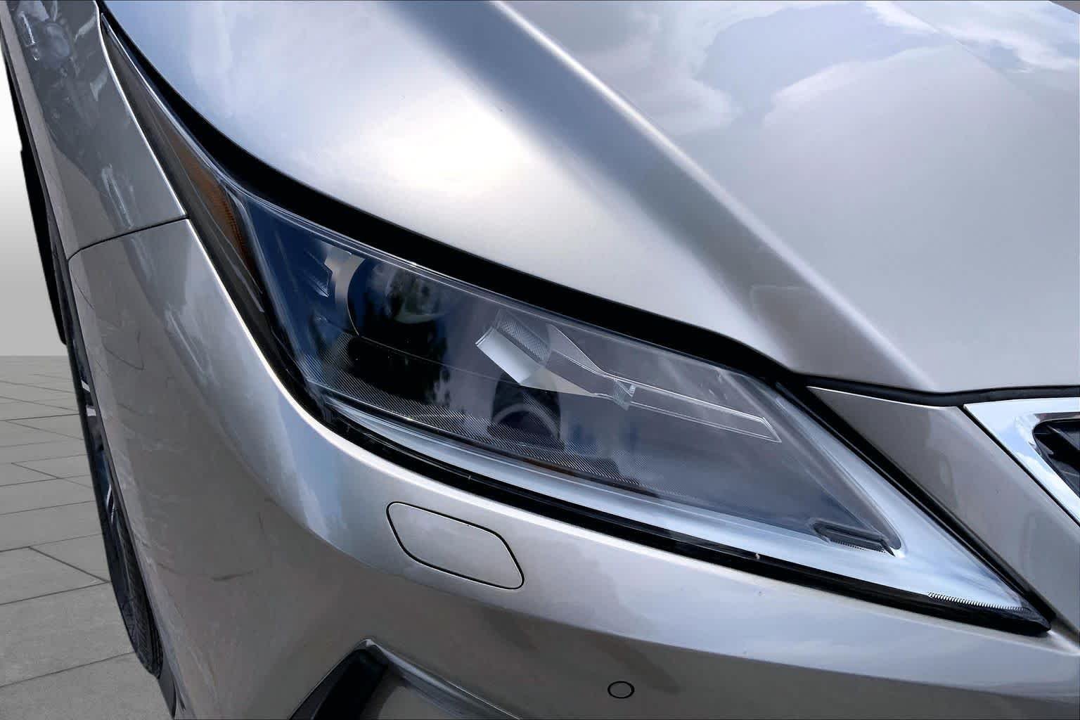 Used 2022 Atomic Silver Lexus  image 28