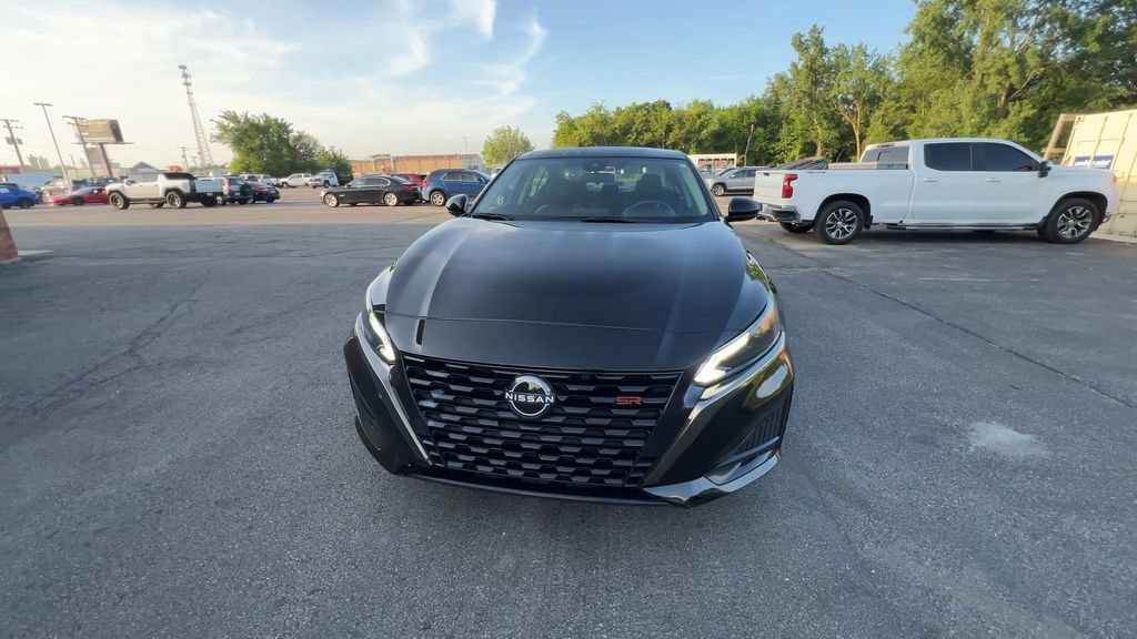 Used 2024 Black Nissan 2.5 SR image 3