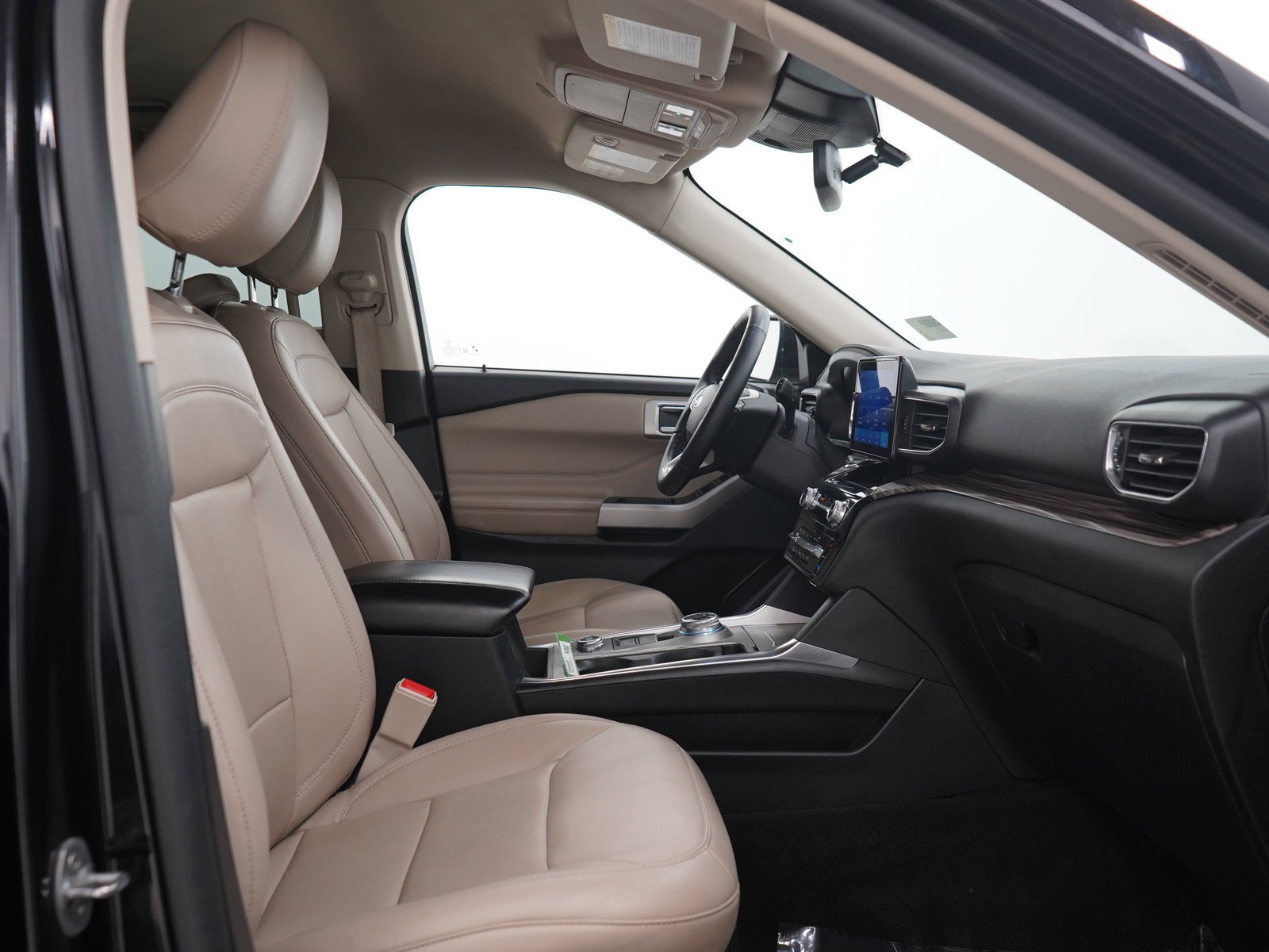 Used 2022  Ford Limited image 13