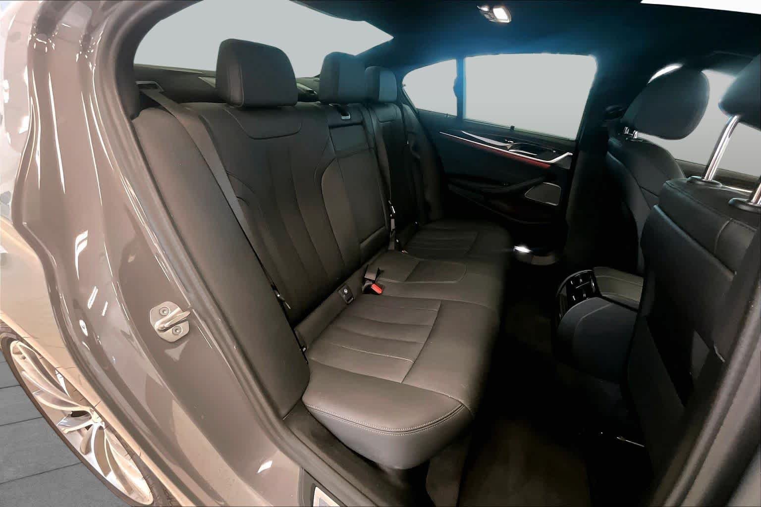Used 2022 Bernina Grey Amber Effect Metallic BMW 530i image 18