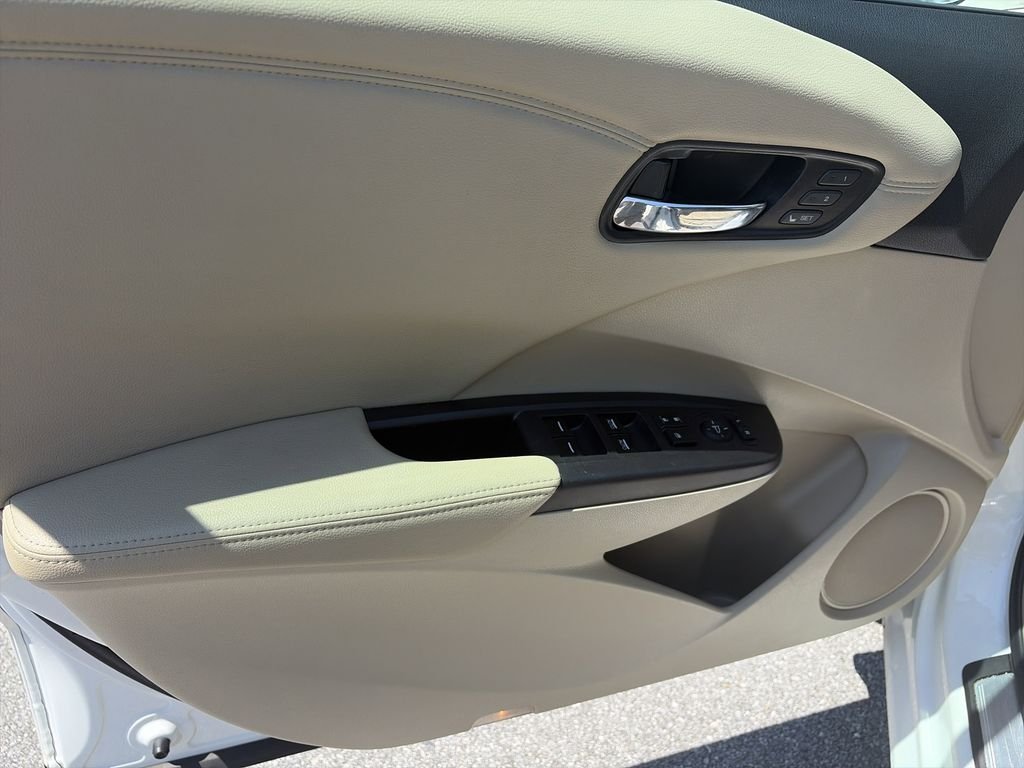 Used 2014  Acura Technology Package image 17
