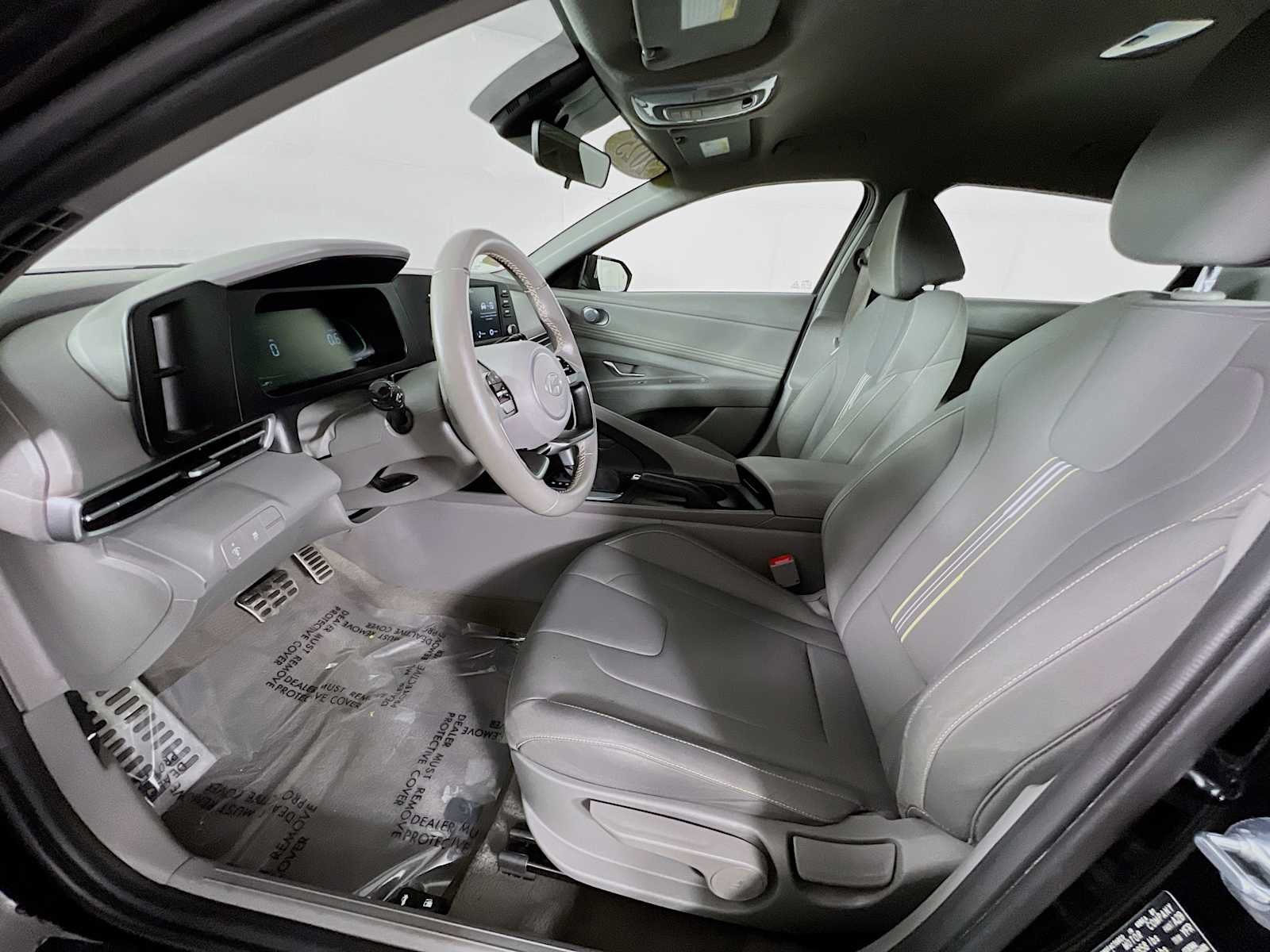 Used 2025 Abyss Black Hyundai SEL Sport image 20