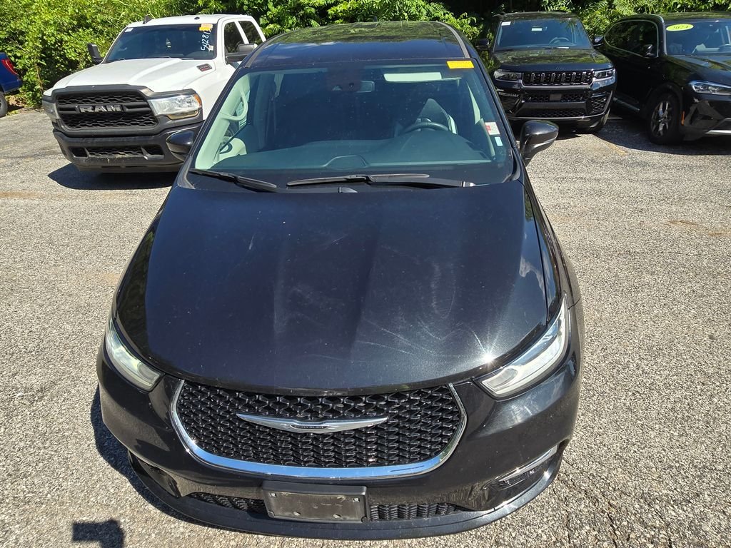 Used 2023 Black Chrysler Touring L image 13