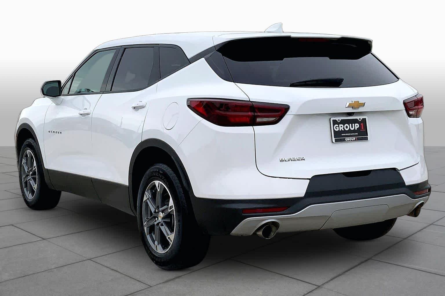 Used 2025 Summit White Chevrolet LT image 12