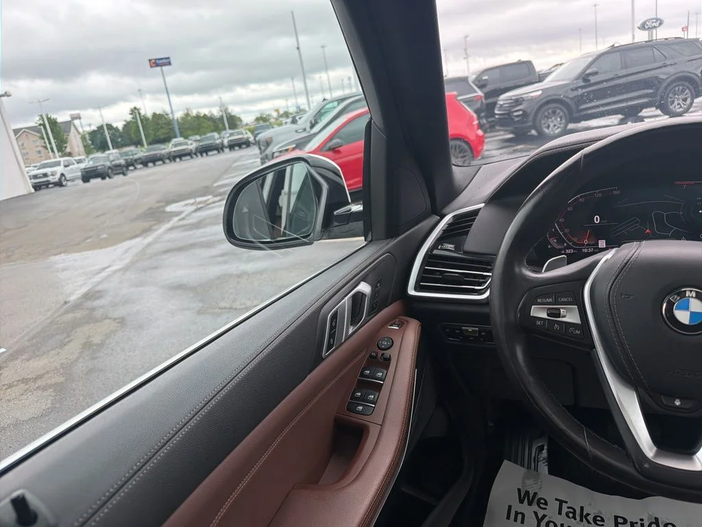 Certified Used 2019 Mineral White Metallic BMW xDrive40i image 16