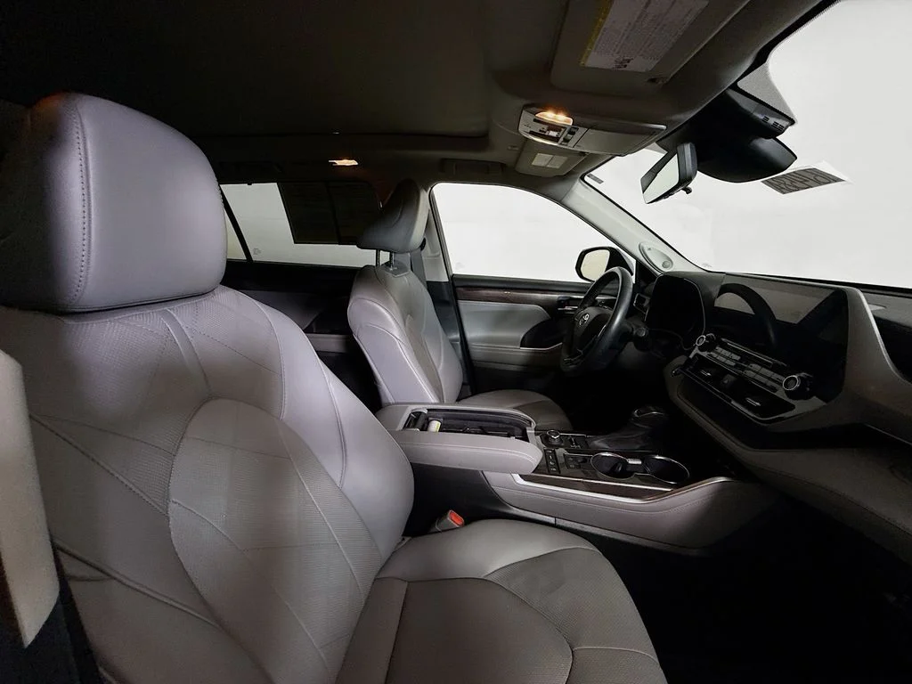 Used 2021 Moon Dust Toyota Platinum image 28