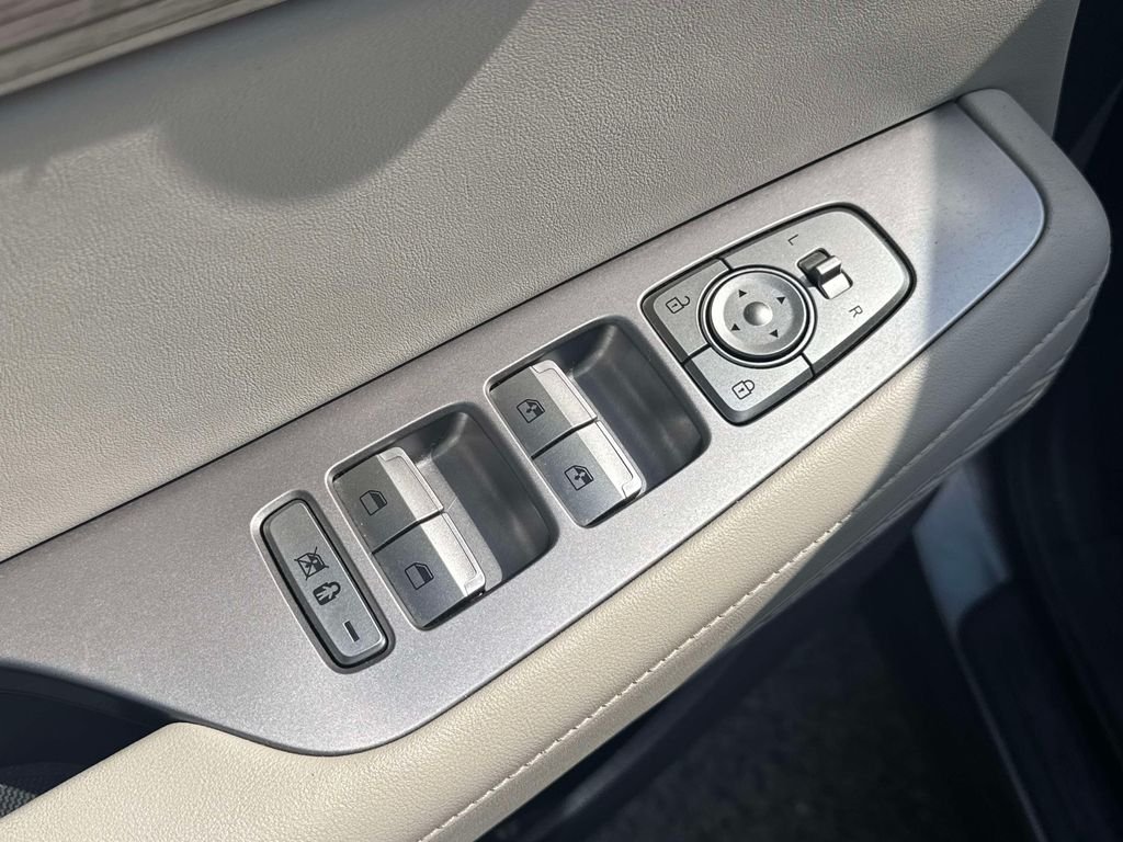 Used 2021 Gray Hyundai SEL image 15
