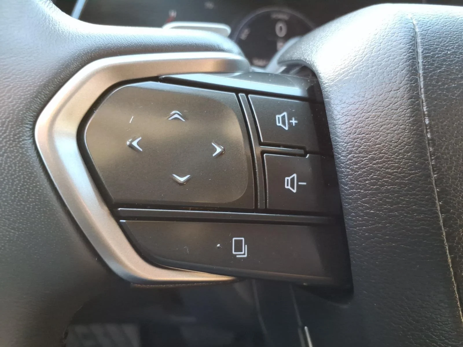 Used 2024 Cloudburst Gray Lexus RX 350h Luxury image 15