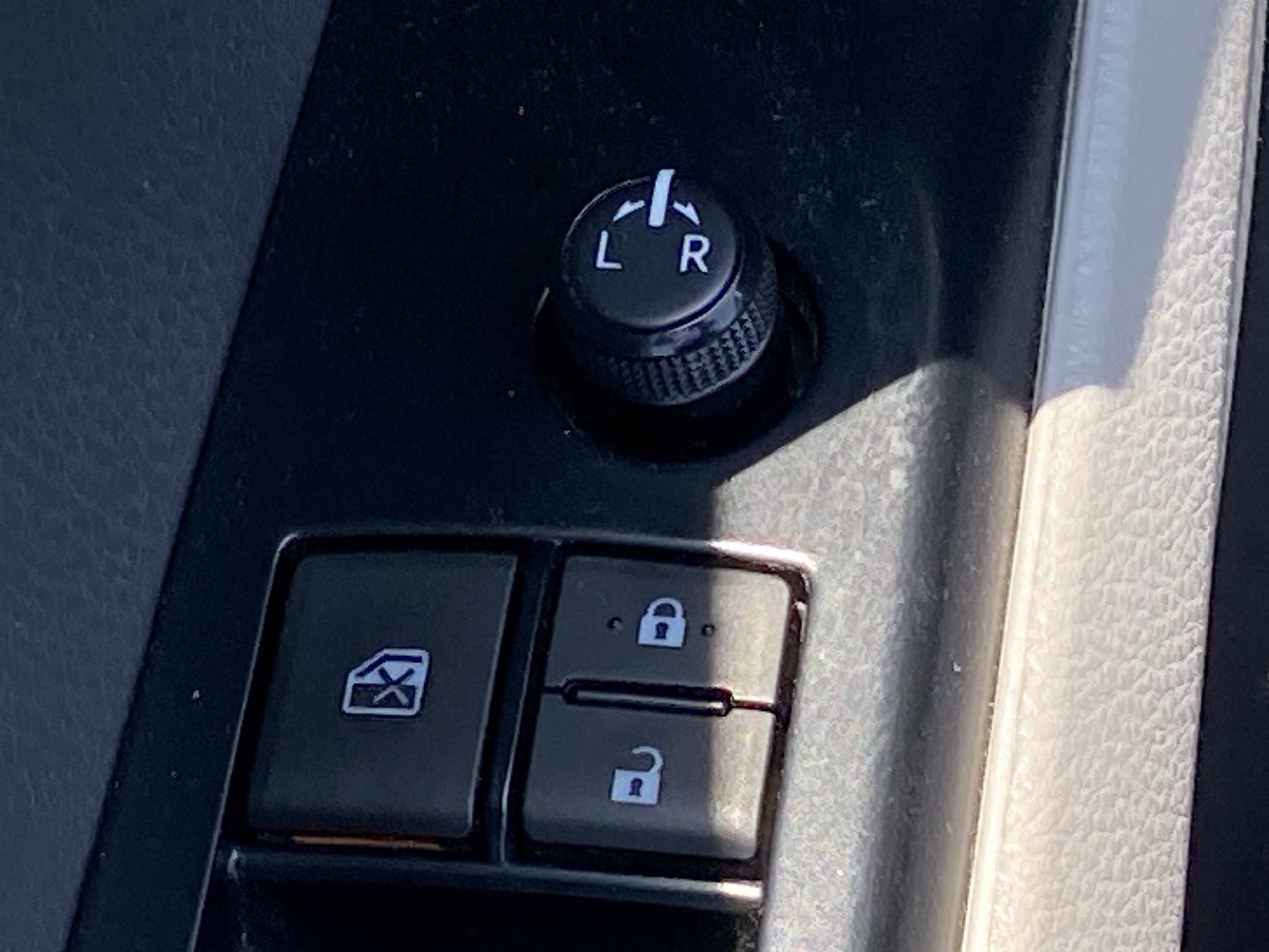 Used 2019  Toyota LE image 14