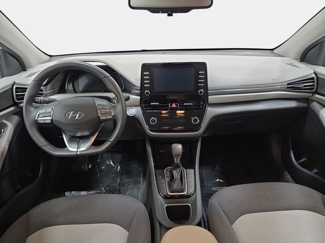 Used 2020 White Hyundai SE image 10