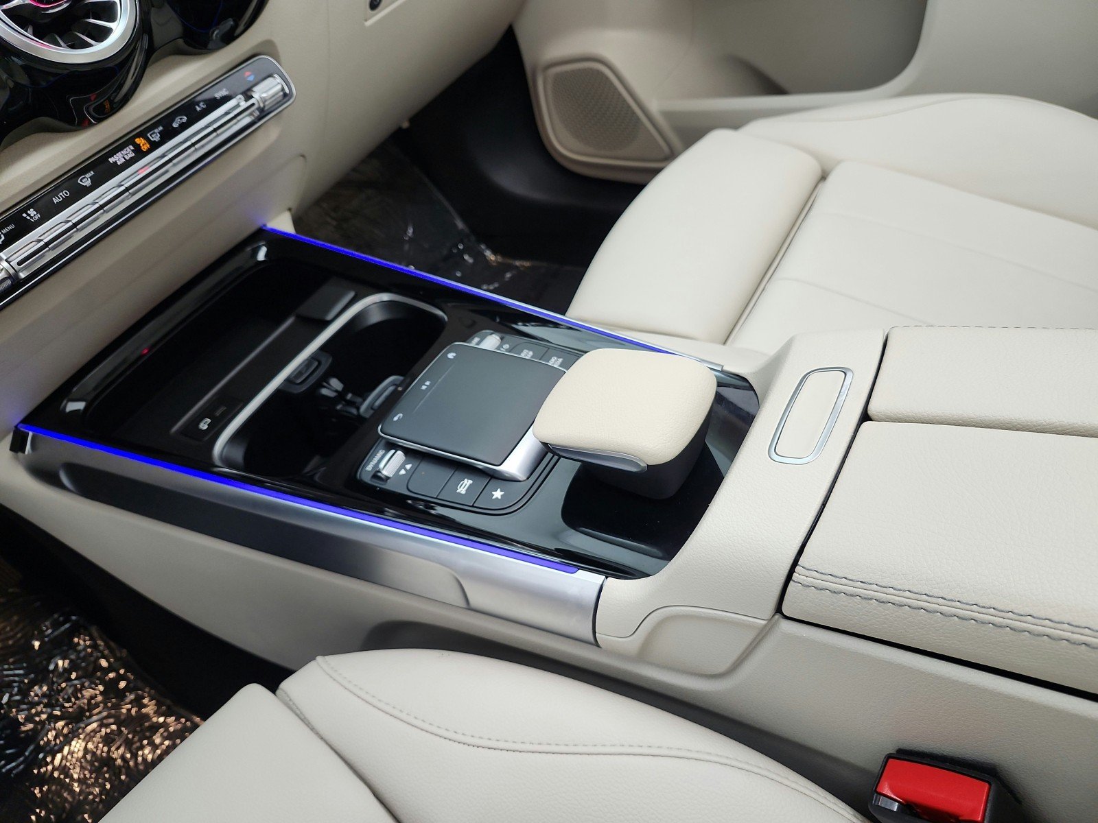 Used 2023 Denim Blue Metallic Mercedes-Benz GLB 250 SUV image 19
