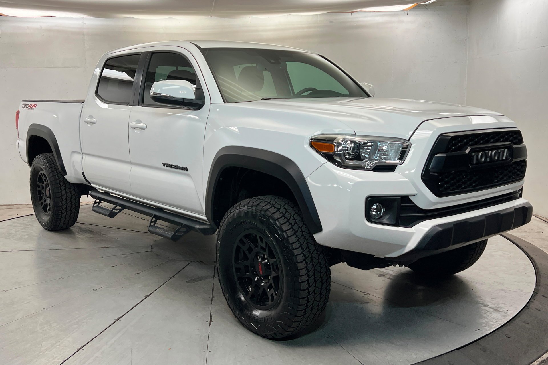 Used 2019 SUPER WHITE Toyota TRD Off-Road image 8