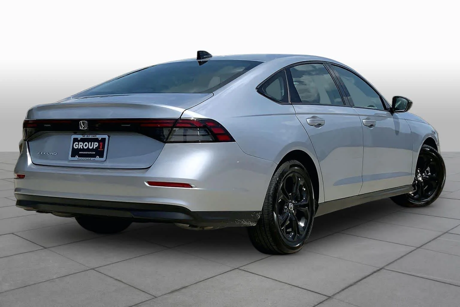 Used 2025 Solar Silver Metallic Honda SE image 19