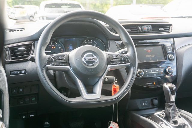 Used 2022 Red Nissan S image 13