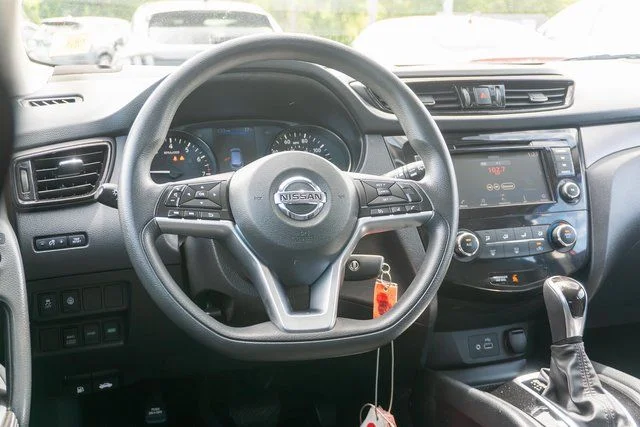 Used 2022 Red Nissan S image 13