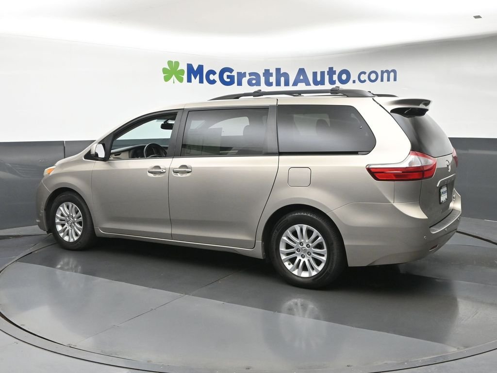 Used 2016  Toyota XLE Premium image 23