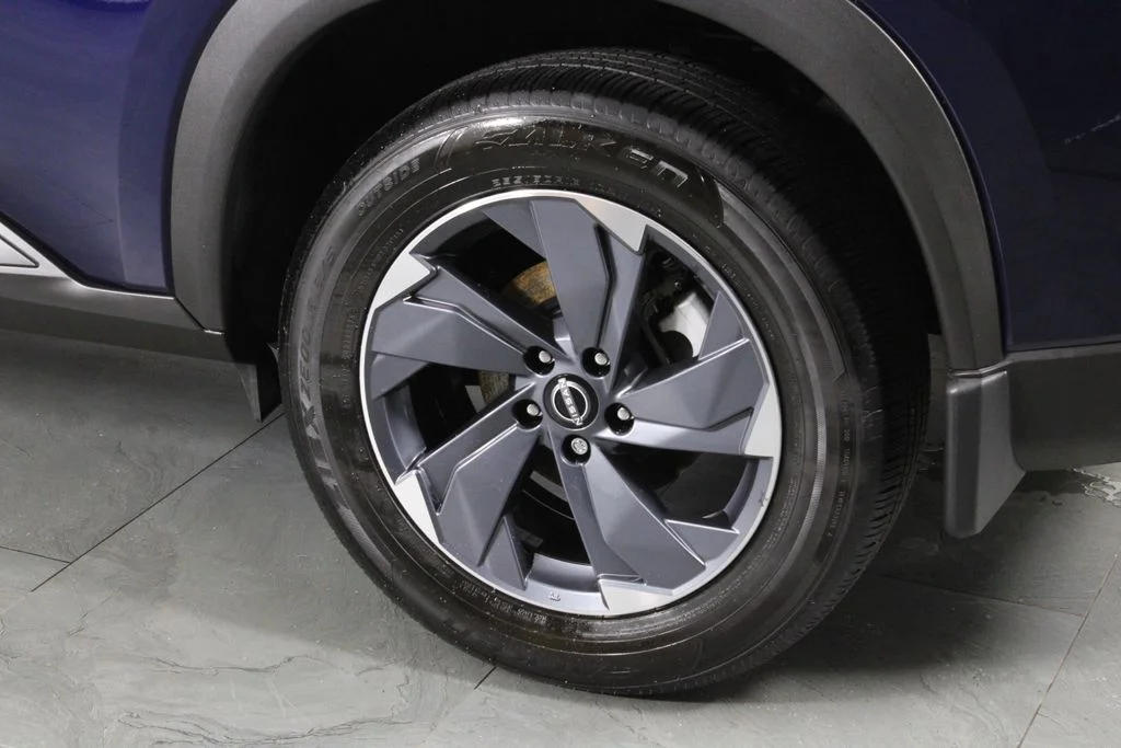 2025 Nissan Rogue SV - Photo 13