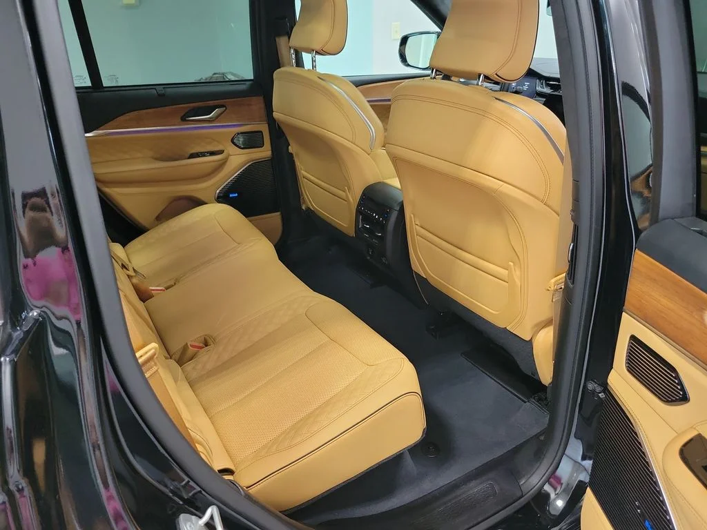Used 2023 Black Jeep Summit Reserve image 17