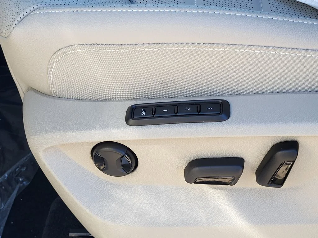 New 2026 Opal White Pearl Volkswagen 2.0T SEL image 6