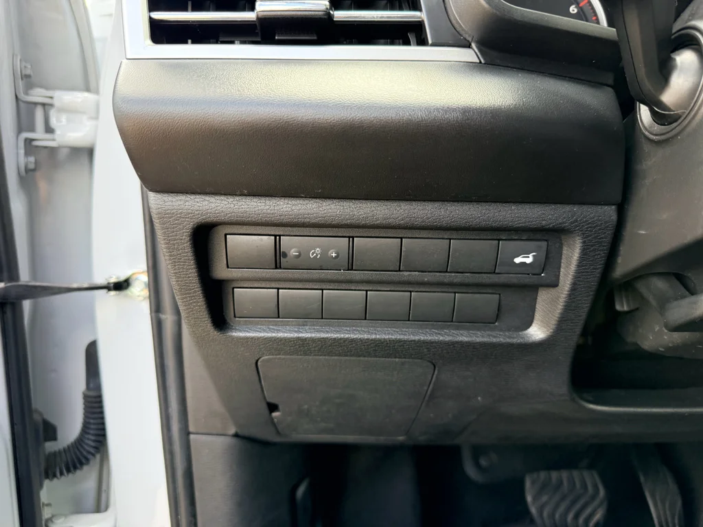 Used 2023  Mitsubishi SE Special Edition image 20