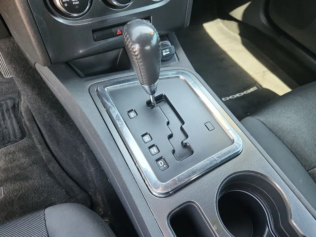 Used 2014 Black Dodge SXT image 21