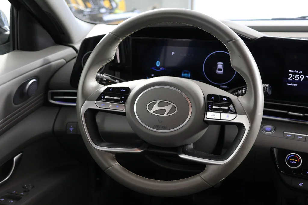 Certified Used 2025 Gray Hyundai SEL Convenience image 10