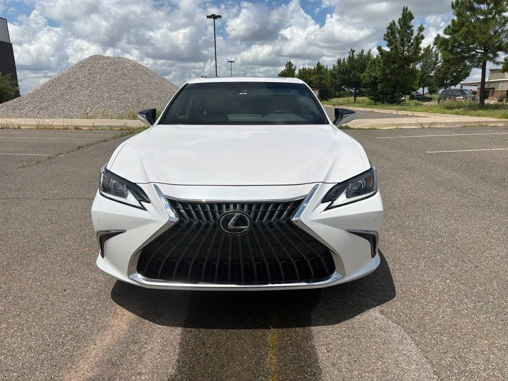 Used 2025 White Lexus 350 image 2
