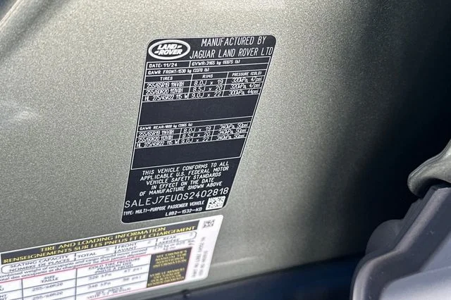 Certified Used 2025 Green Land Rover S image 28