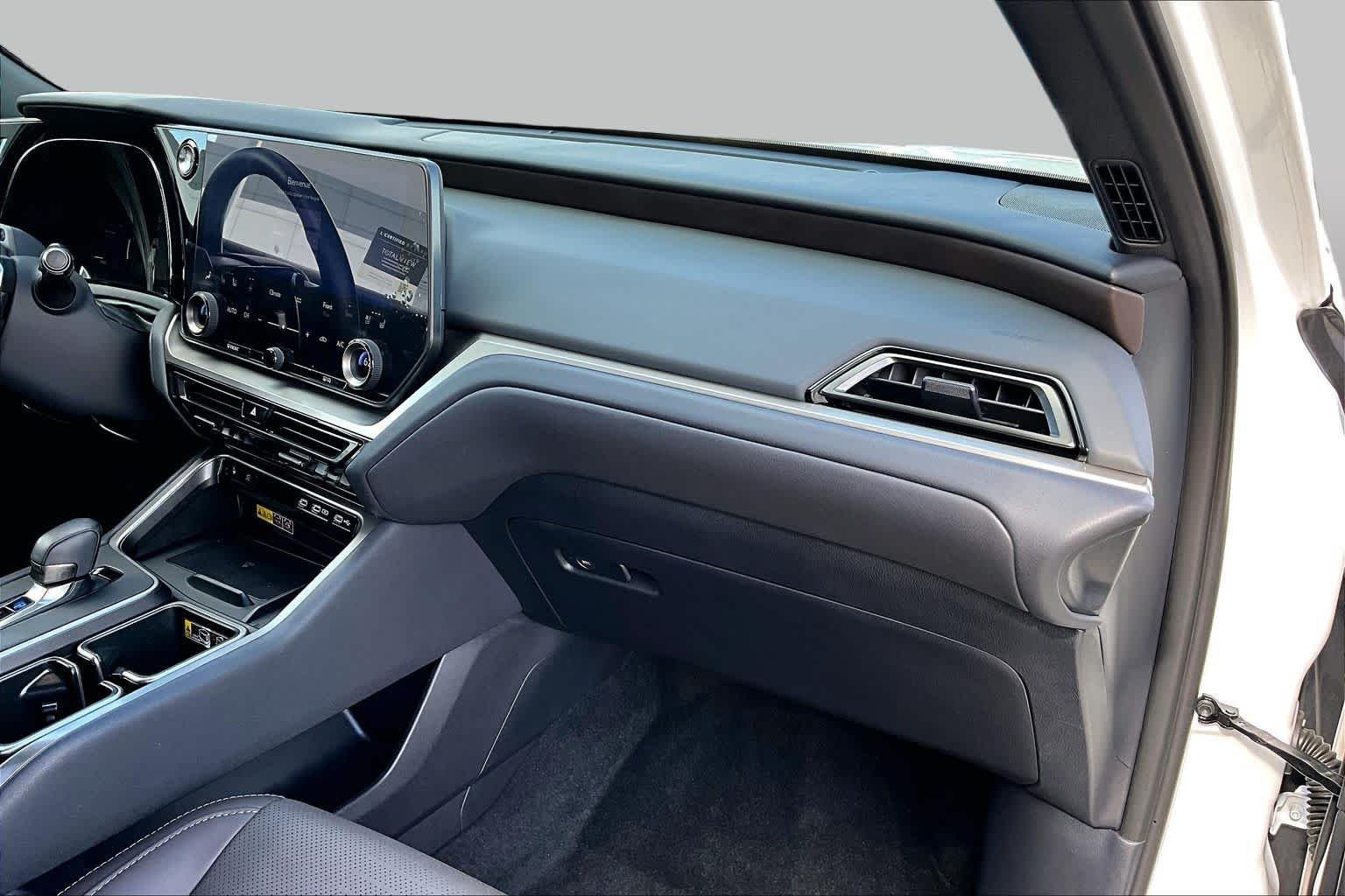 Used 2025 Wind Chill Pearl Lexus Premium image 19