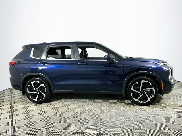 Certified Used 2023 Blue Mitsubishi SE image 2