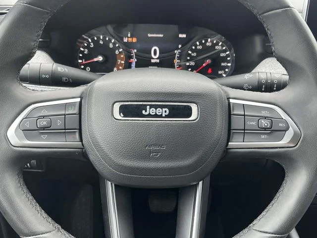 Used 2024 Silver Zynith Jeep Latitude image 21