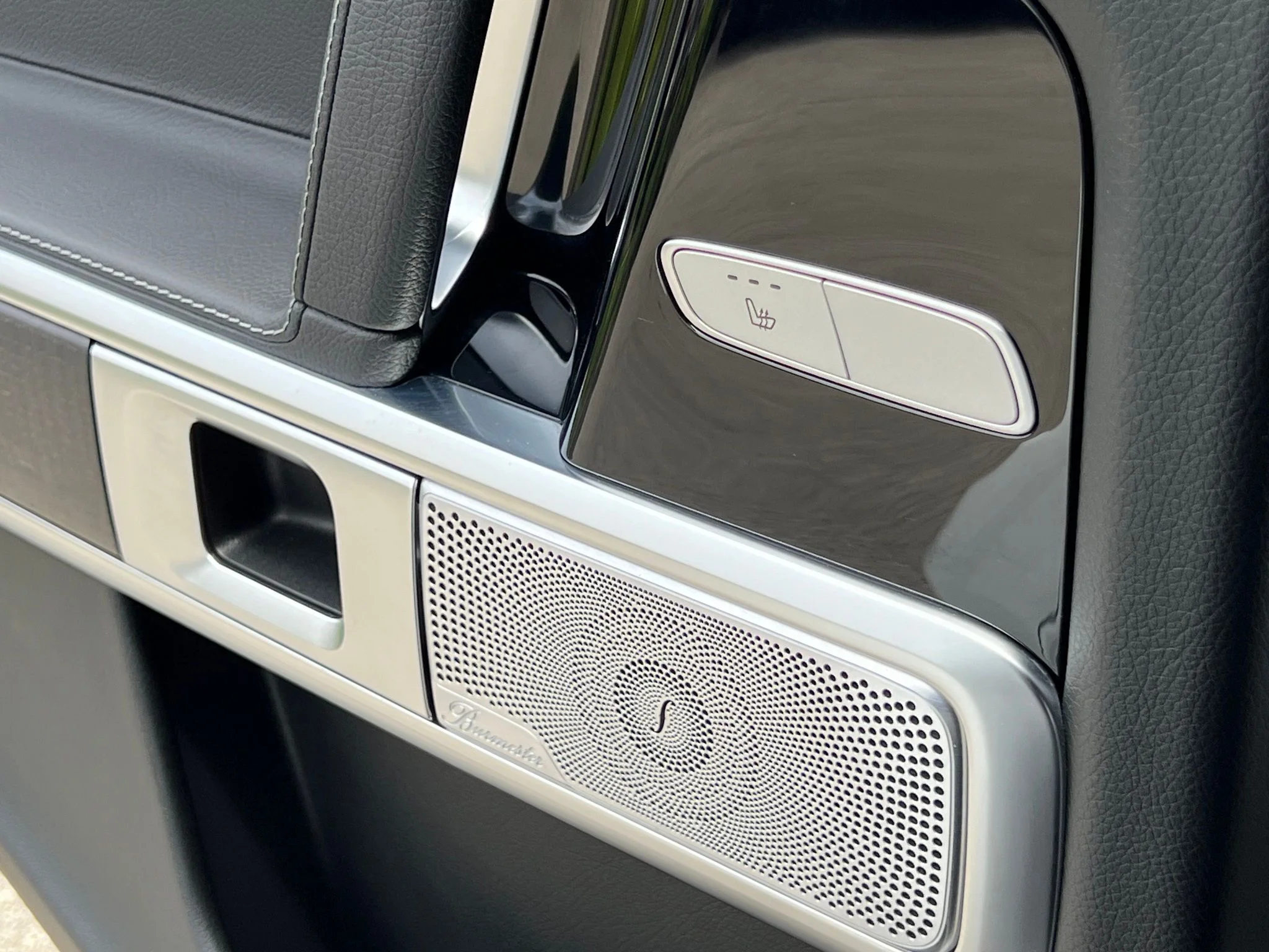 Used 2021 White Mercedes-Benz G 550 image 37