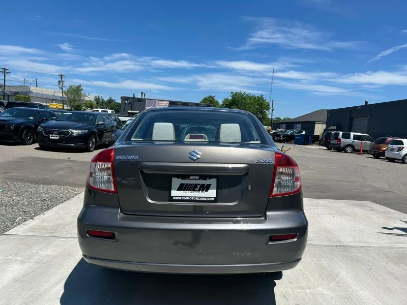 Used 2012 Gray Suzuki LE Sedan 4D image 28