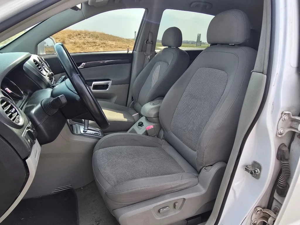 Used 2008 Polar White Saturn XR image 14