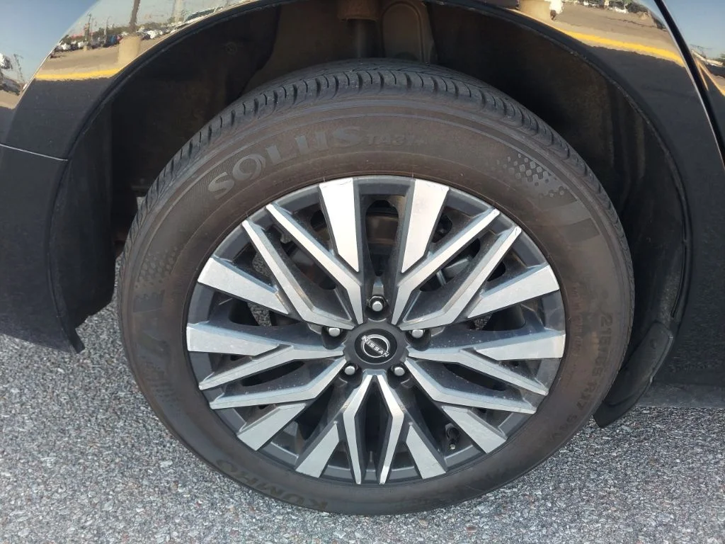 2025 Nissan Altima SV - Photo 9