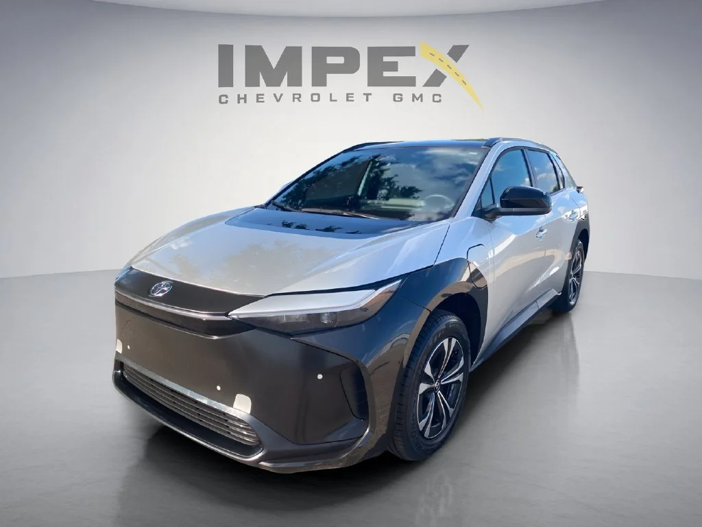 Used 2025 Silver Toyota XLE image 1