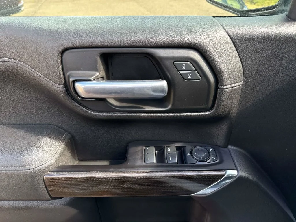 Used 2019 Beige Chevrolet RST image 27