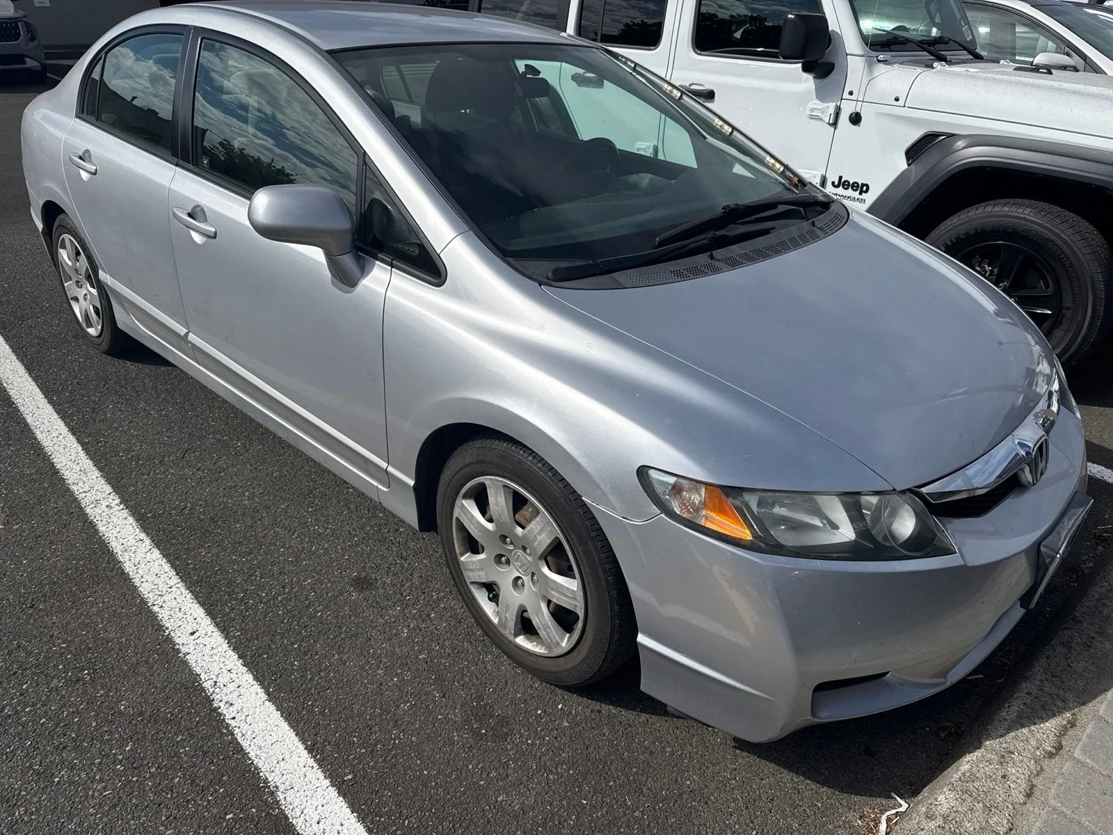 Used 2010 Alabaster Silver Metallic Honda LX image 2