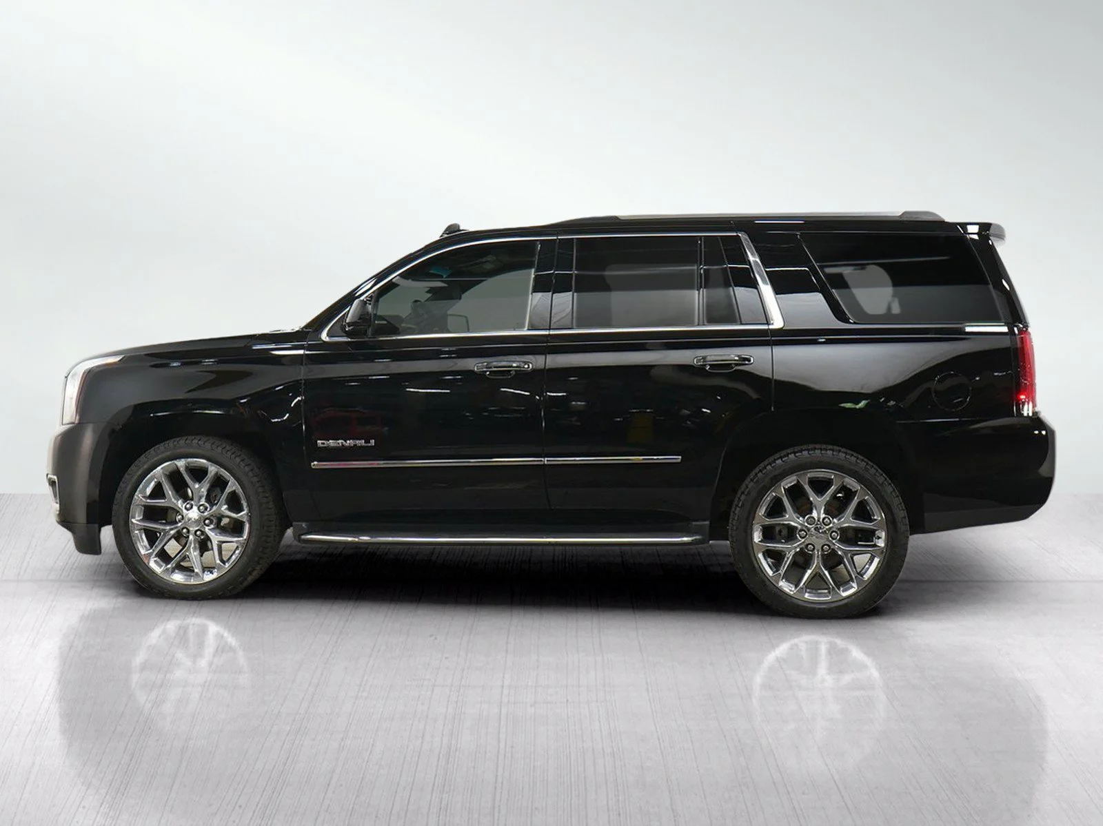 Used 2018 GMC Yukon Denali with VIN 1GKS2CKJ3JR153757 for sale in Bloomington, Minnesota