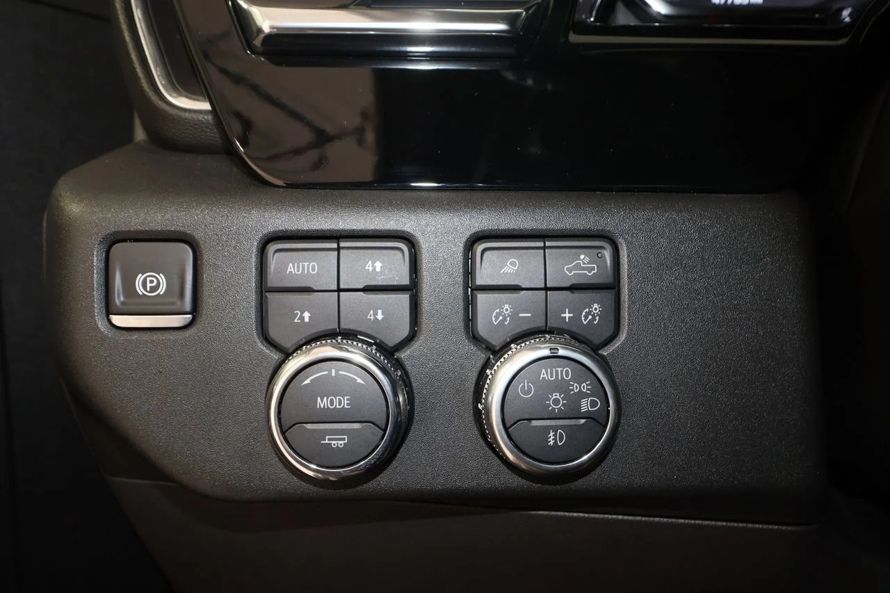 Used 2025 Sterling Metallic GMC SLT image 12