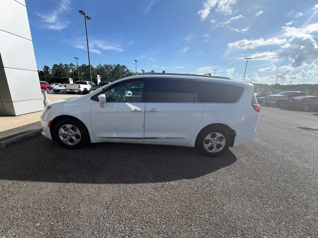 Used 2017 Bright White Clearcoat Chrysler Touring-L Plus image 3