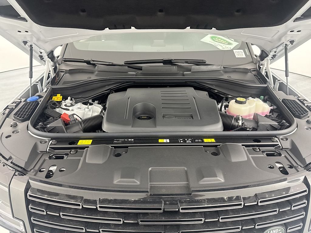 New 2026 Fuji White Land Rover SE image 31