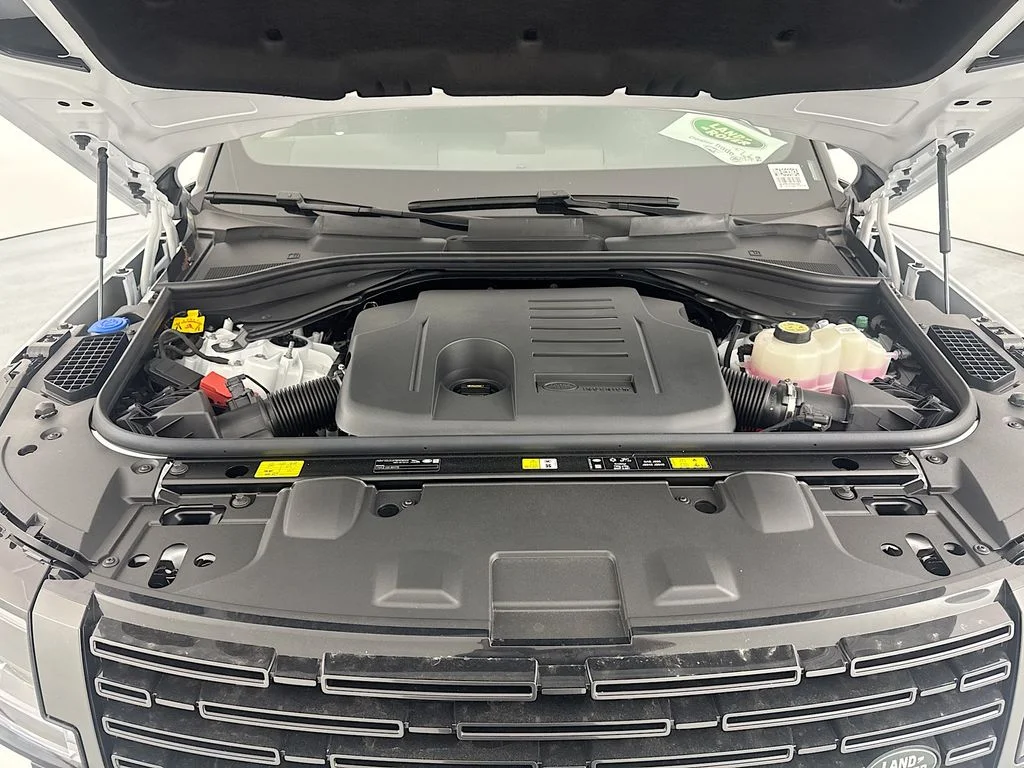 New 2026 Fuji White Land Rover SE image 31