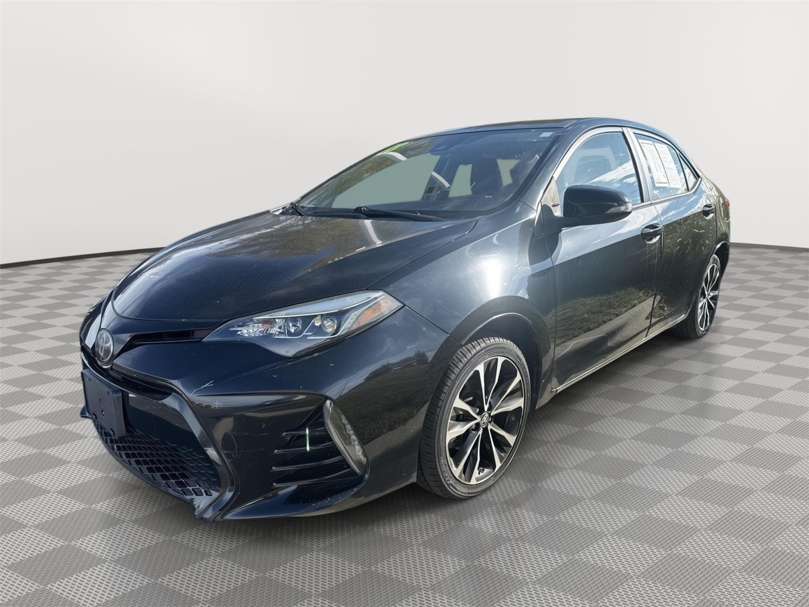 Certified Used 2018 Black Sand Pearl Toyota SE image 3
