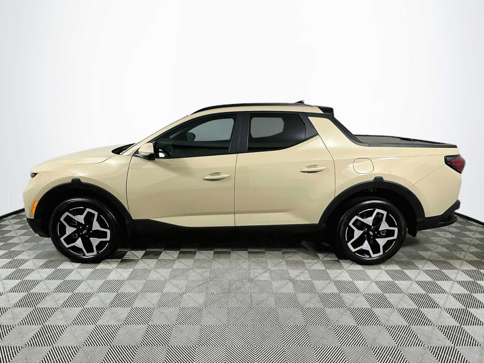 Used 2023 California Sand Hyundai Limited image 4
