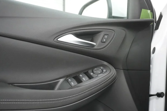 New 2026 Summit White Buick Preferred image 14