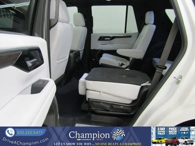 Used 2025 Iridescent Pearl Tricoat Chevrolet Premier image 22